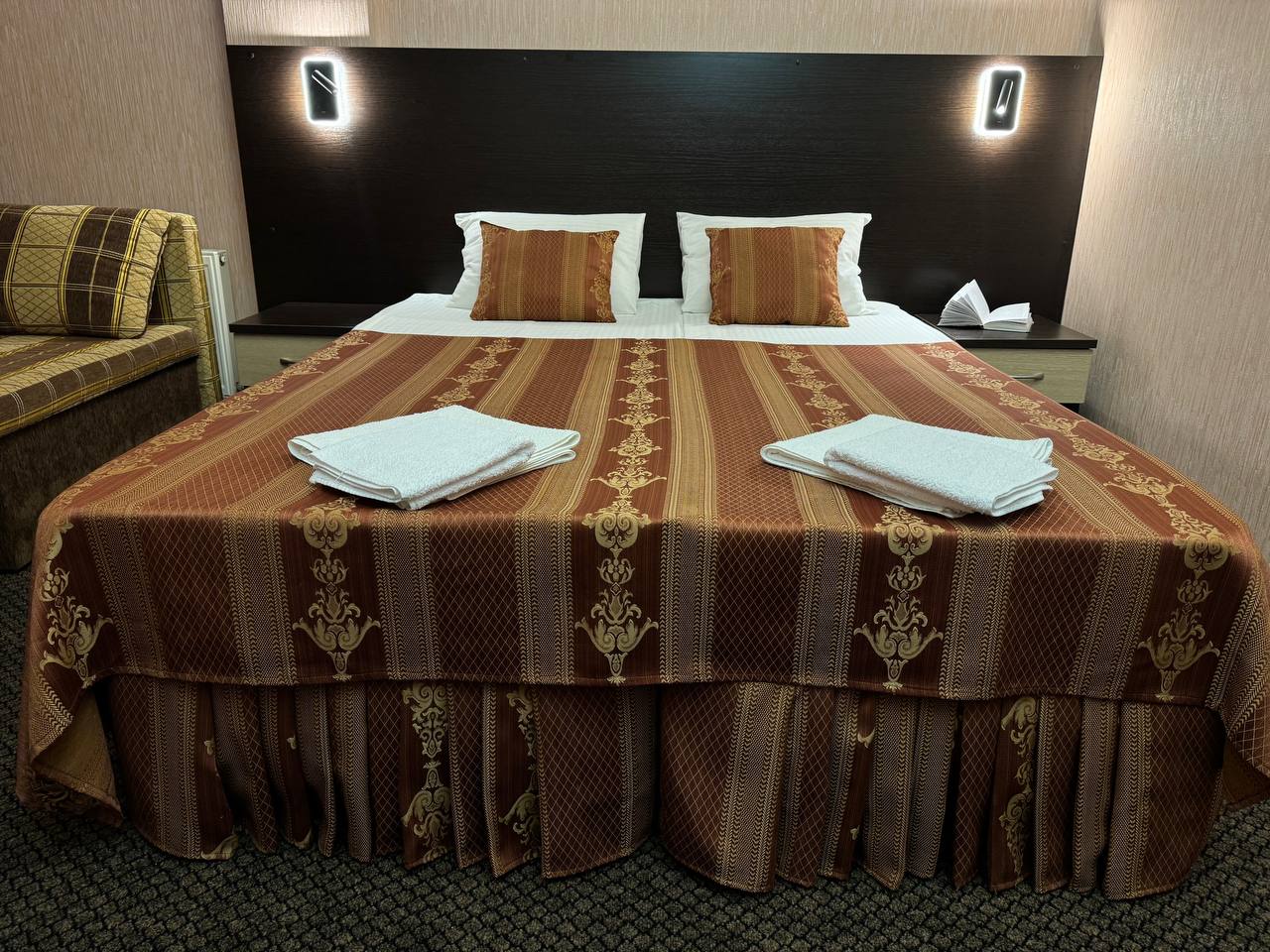 Фото 2 номера Стандарт с балконом